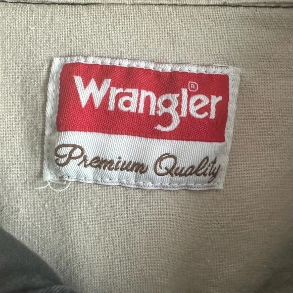 Wrangler black button down shirt. Double pockets Size 3XT - Picture 3 of 4